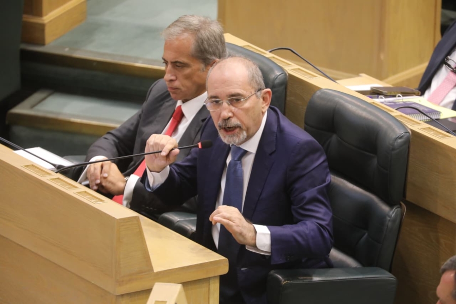 الصفدي: طاقم السفارة الأردنية في طهران عاد لأرض المملكة