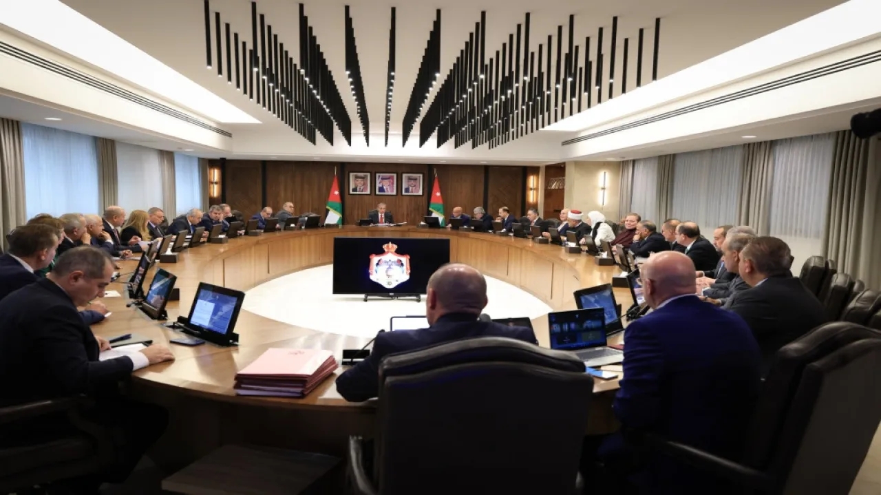 الحكومة تسدد متأخرات مستحقة لصالح مستودعات شركات الأدوية على وزارة الصحة