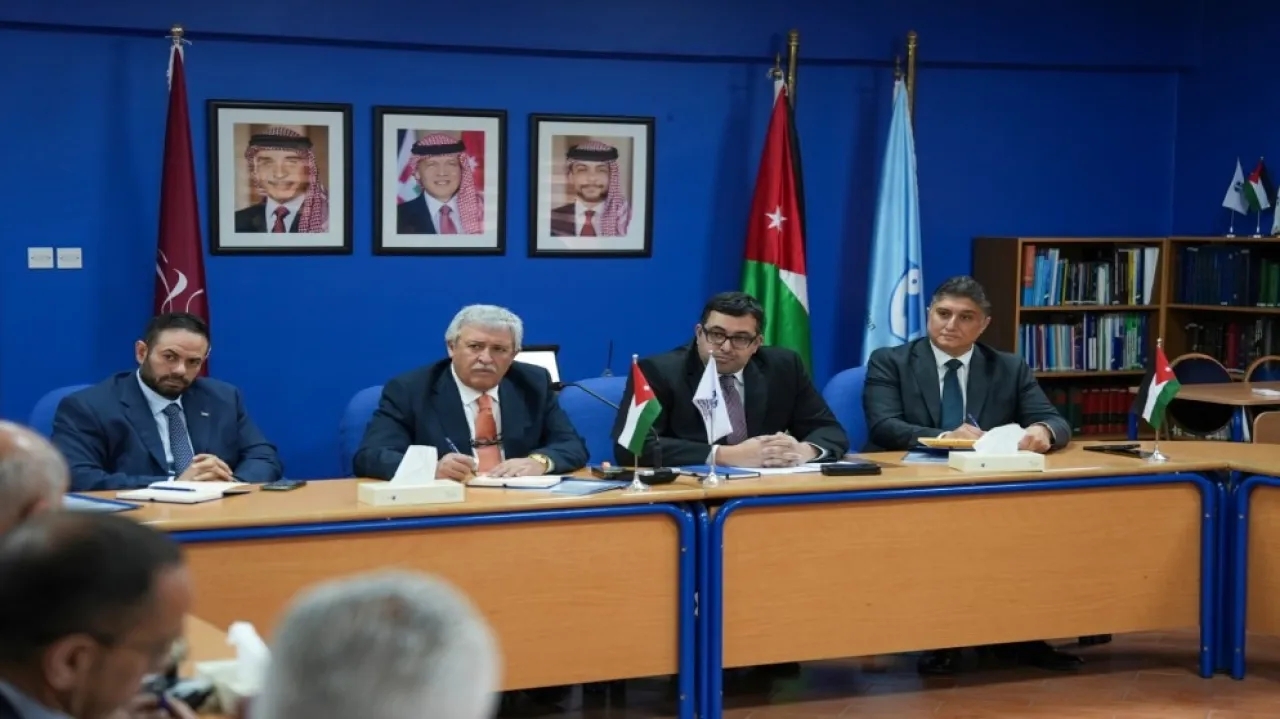 وزير النقل : مستعدون لأي طارئ قد يؤثر على حركة النقل البحري