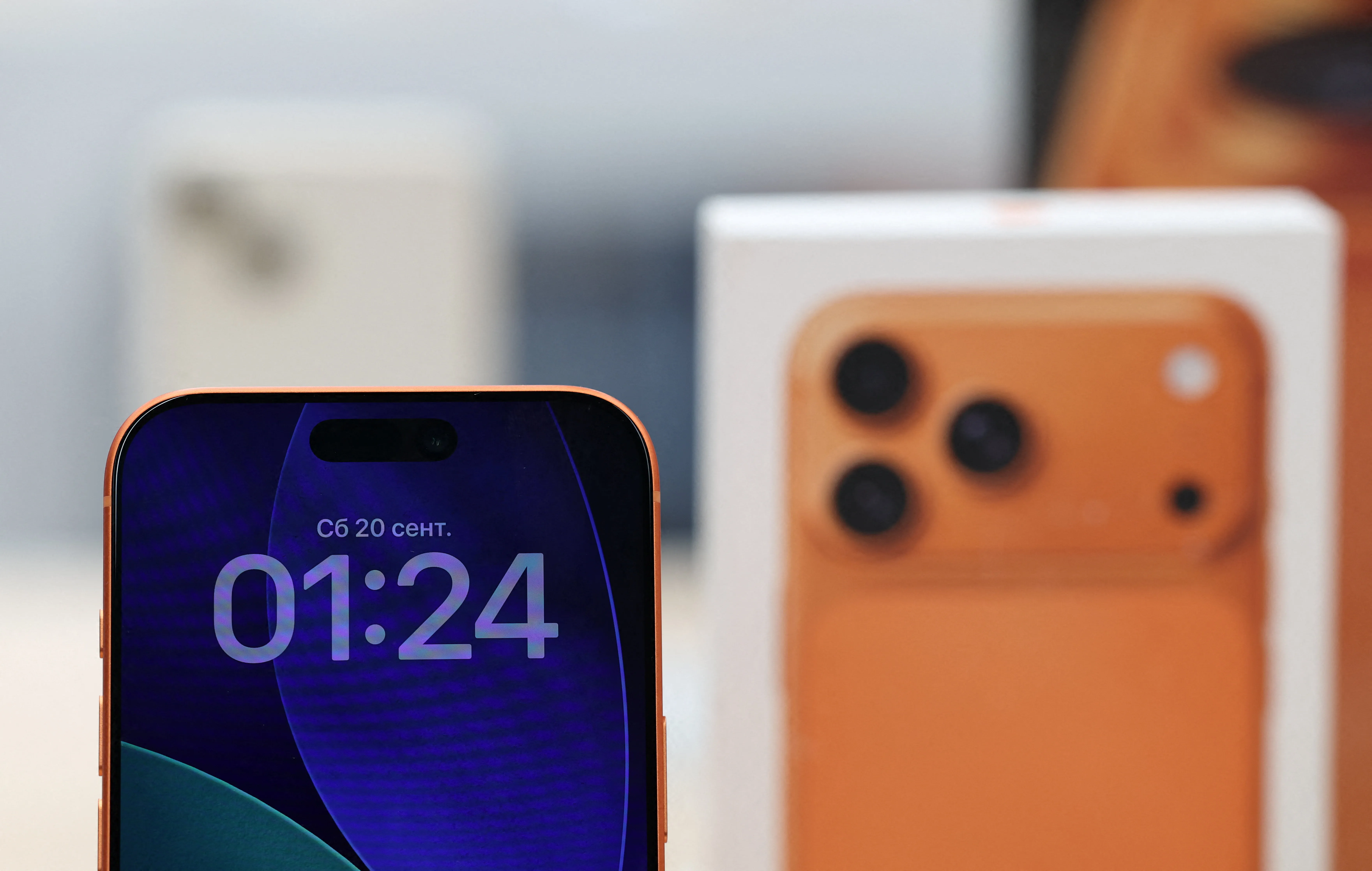 ابل تطور كاميرا ايفون 18 برو الامامية بميزات حصرية