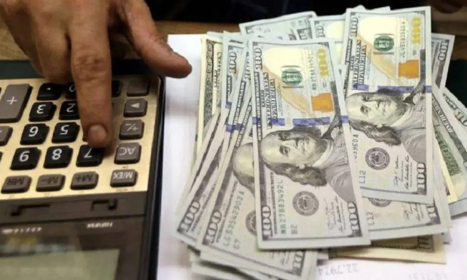 الدولار يرفع الأسعار في مصر بنسب تصل إلى 15%