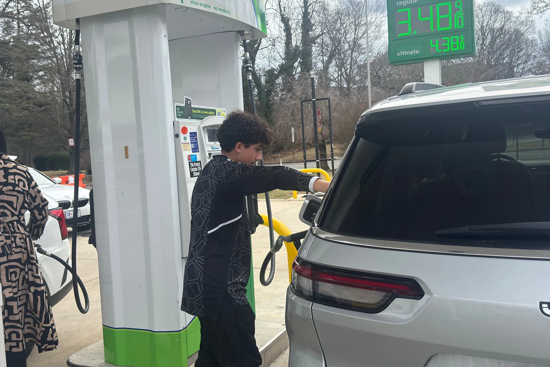 ارتفاع اسعار البنزين في امريكا يثير قلقا متزايدا بسبب حرب ايران