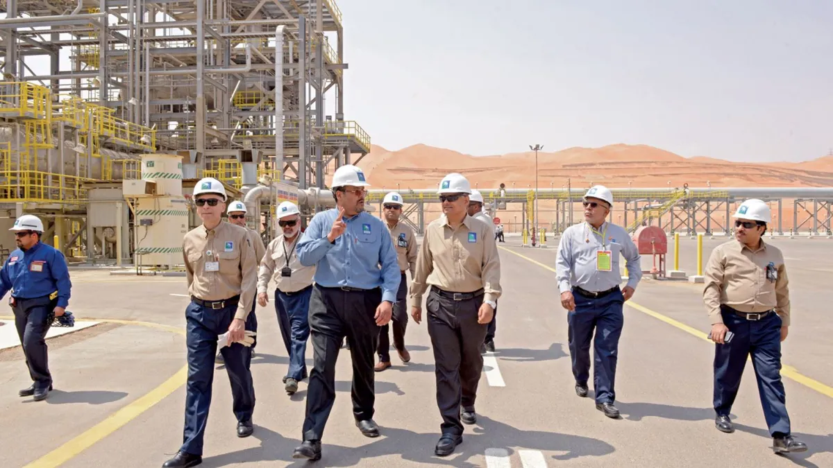 ارامكو تتجاوز ازمة هرمز بخطط بديلة ونتائج قوية في 2025