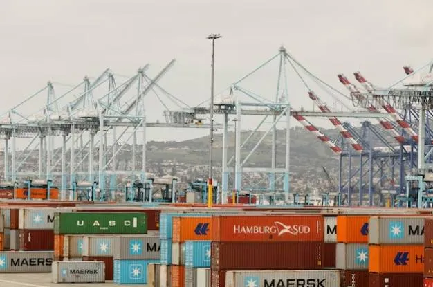 تراجع العجز التجاري الامريكي مدفوعا بارتفاع الصادرات