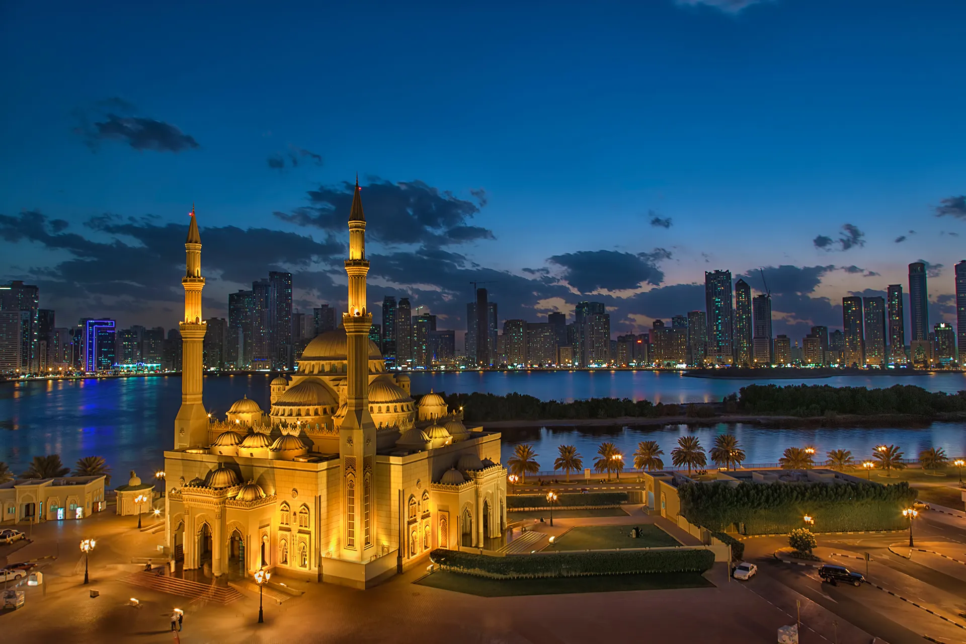 مساجد الامارات تتالق في رمضان: روحانية وتسامح وخدمات متكاملة