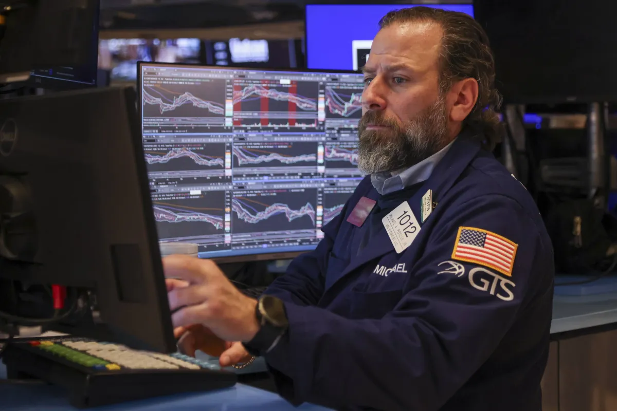 صدمة النفط تهز الأسواق وتدفع صناديق الأسهم لنزوح أسبوعي كبير