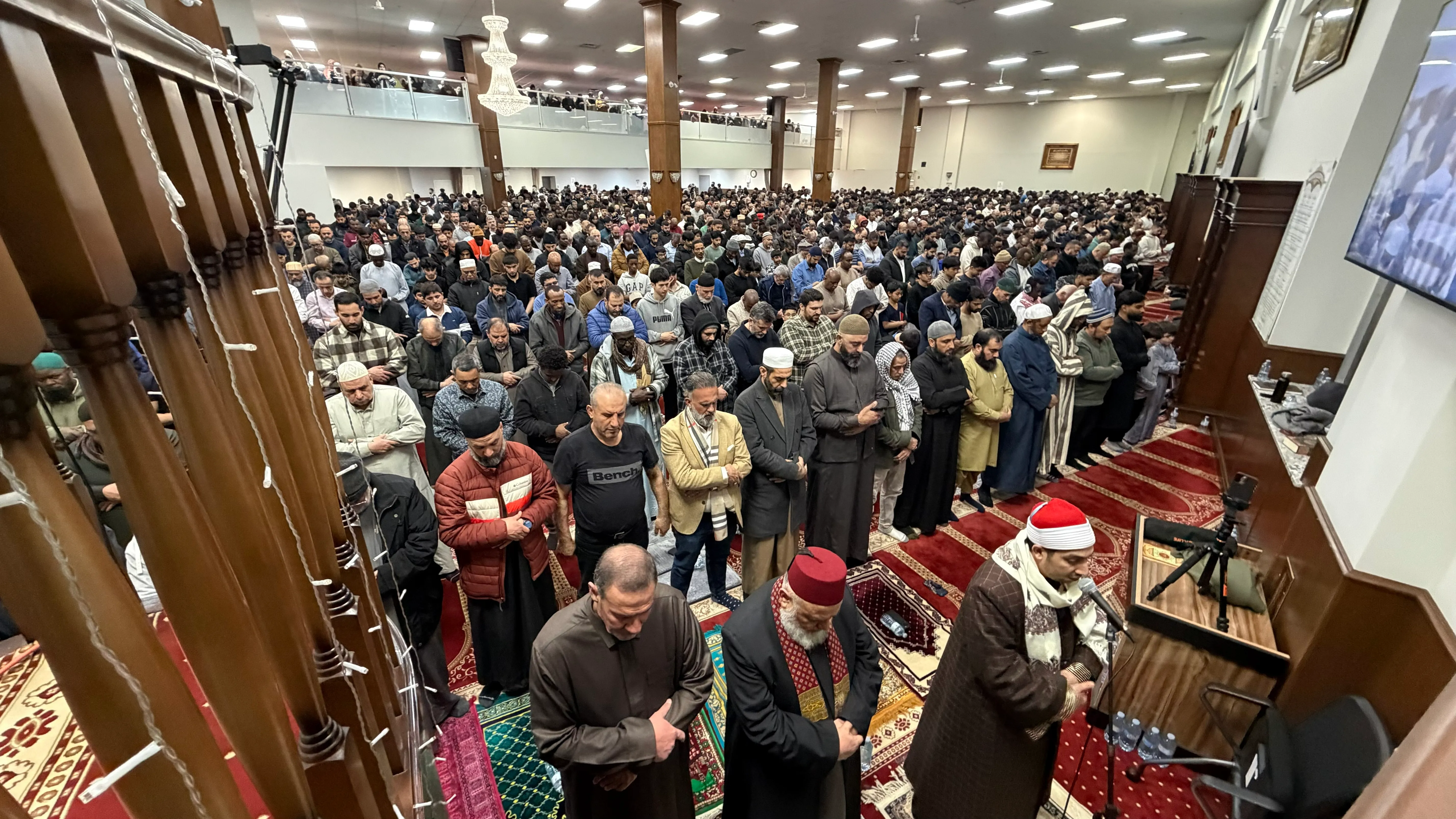 رمضان في كالغاري: المساجد تنبض بالحياة وروح التكافل تتجسد