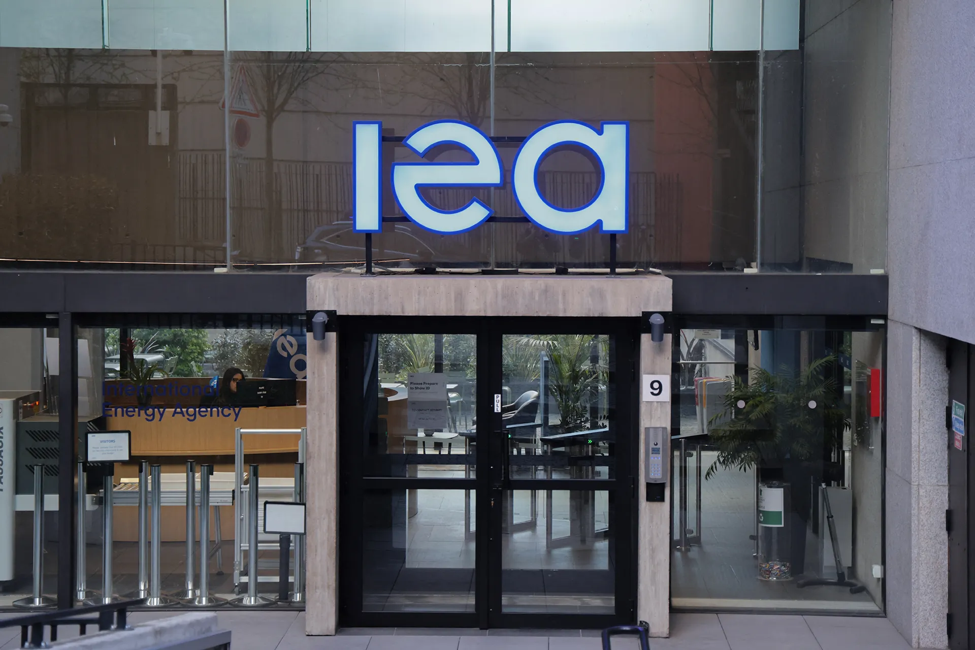 وكالة الطاقة تلوح بضخ المزيد من احتياطيات النفط لمواجهة أزمة الإمدادات