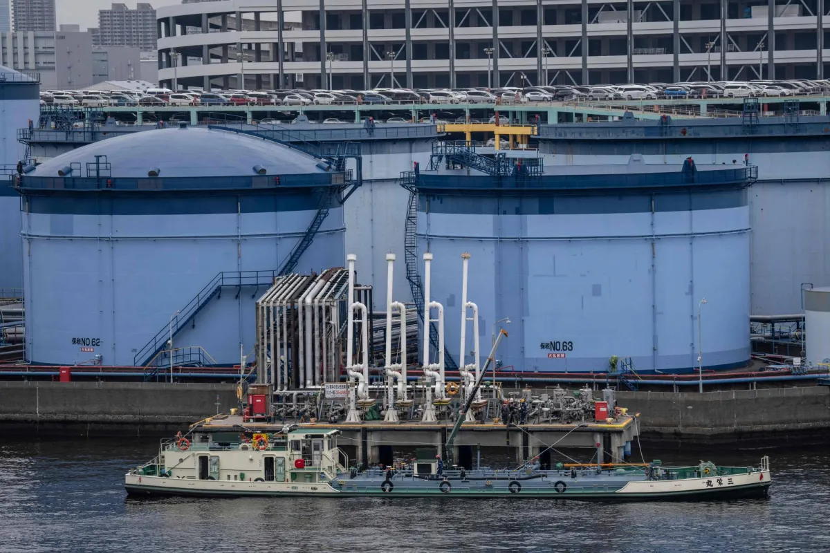 ارتفاع أسعار النفط يتصاعد مع تزايد المخاوف بشأن مضيق هرمز