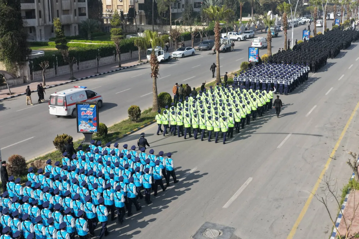 الداخلية السورية تخرج 2000 عنصر بزي جديد وتعلن تحديث الهوية البصرية