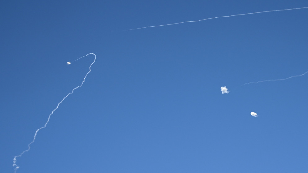 انفجارات تهز تل ابيب وصفارات الانذار تدوي في وسط اسرائيل