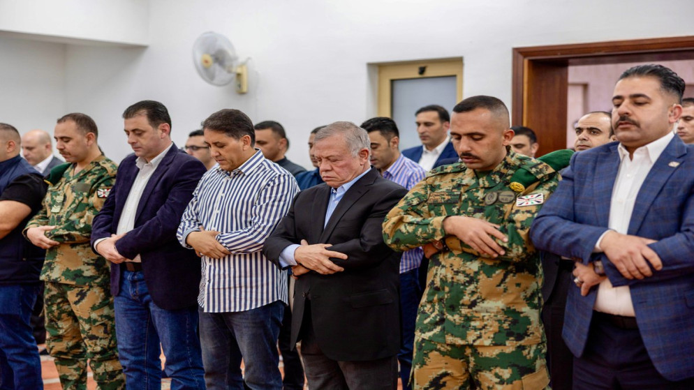 الملك عبدالله الثاني يؤدي صلاة عيد الفطر في العقبة