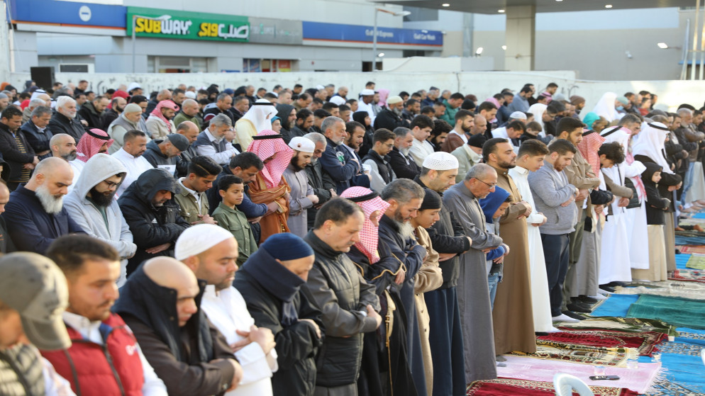 الاردنيون يحتفلون بعيد الفطر والوصاية الهاشمية على الاقصى تتصدر الخطب