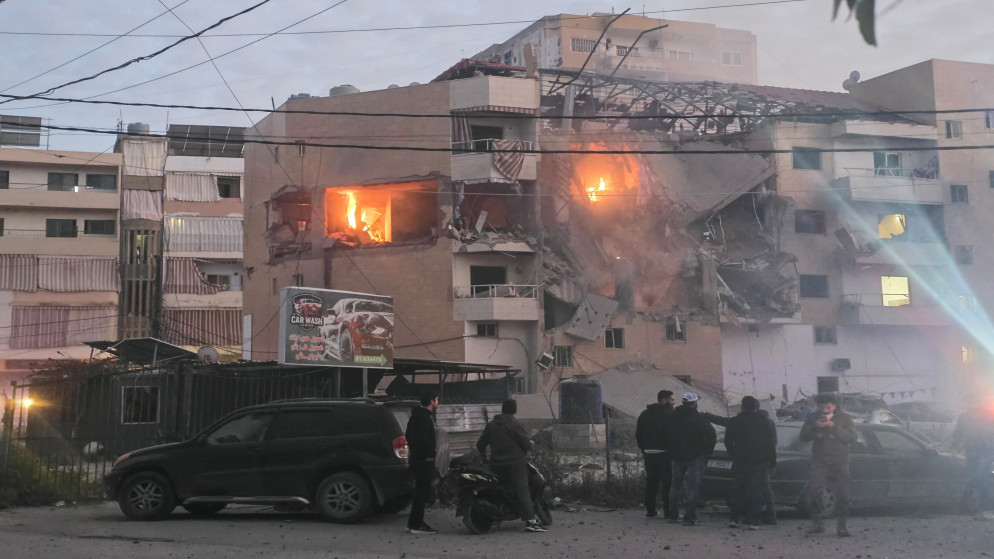 ارتفاع ضحايا الغارات الاسرائيلية في لبنان الى 886 قتيلا