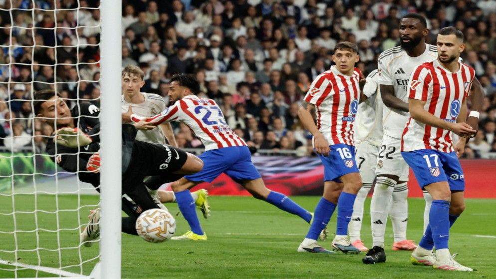 فينيسيوس يقود ريال مدريد للفوز في ديربي اسبانيا وبرشلونة يتخطى رايو فاليكانو