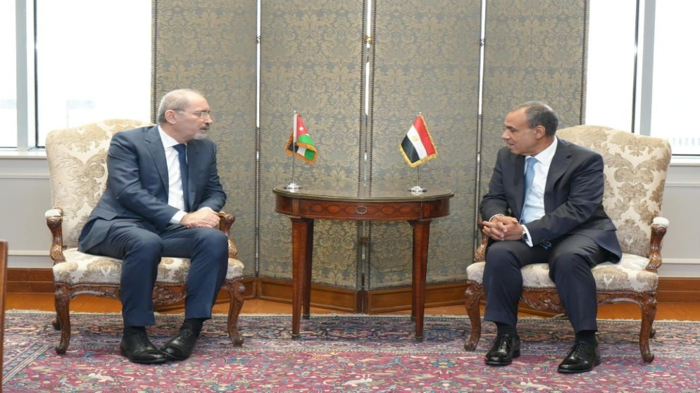 الصفدي وعبدالعاطي يؤكدان ضرورة وقف الاعتداءات الايرانية وحماية الدول العربية