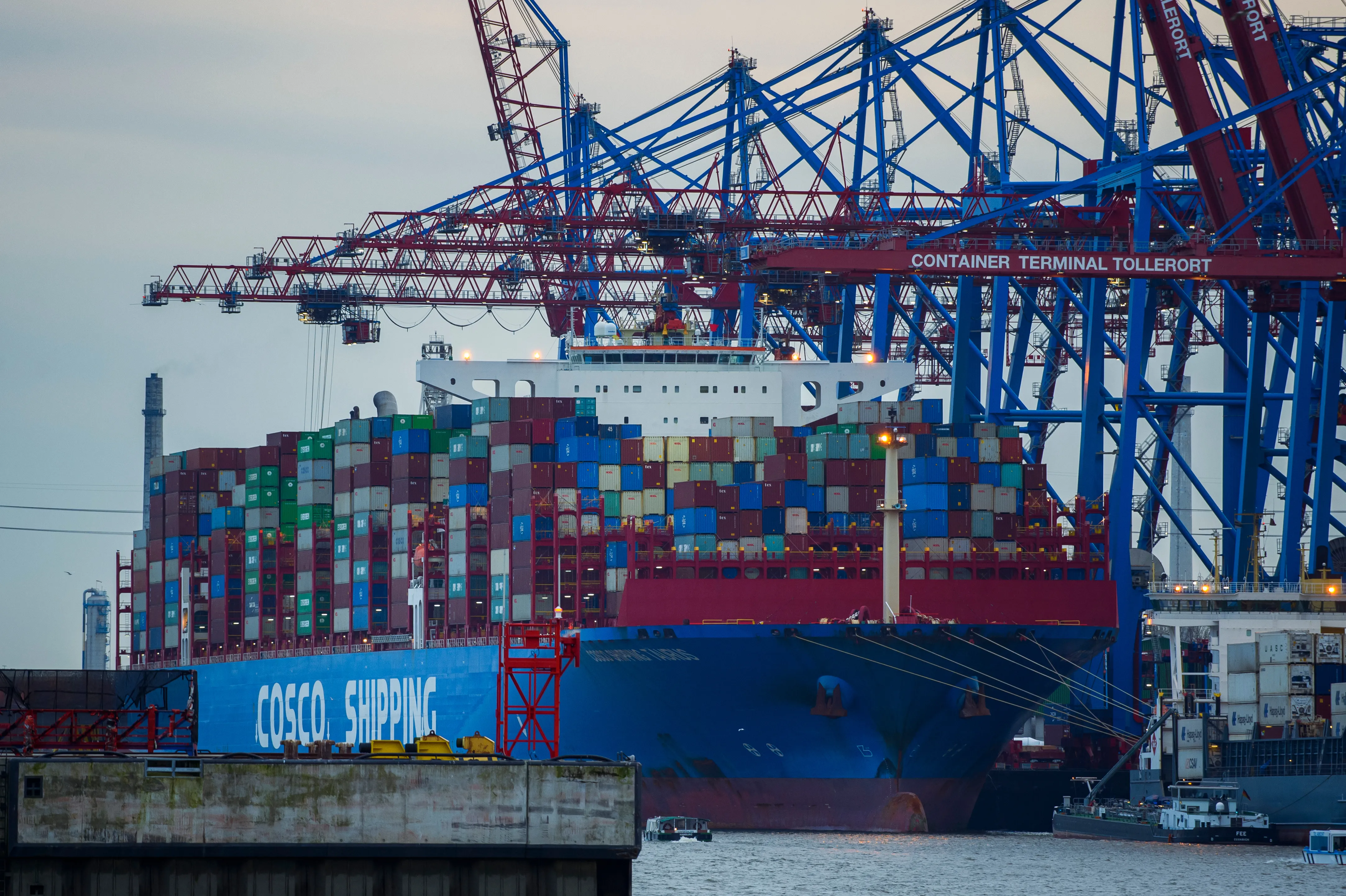 كوسكو الصينية تستأنف شحن البضائع إلى الخليج والعراق