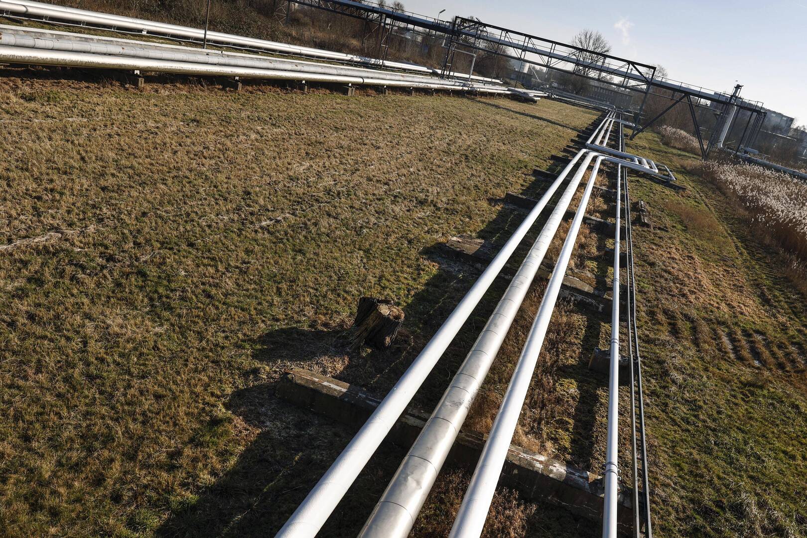 العراق يدرس انشاء خط نفطي جديد الى ميناء بانياس السوري