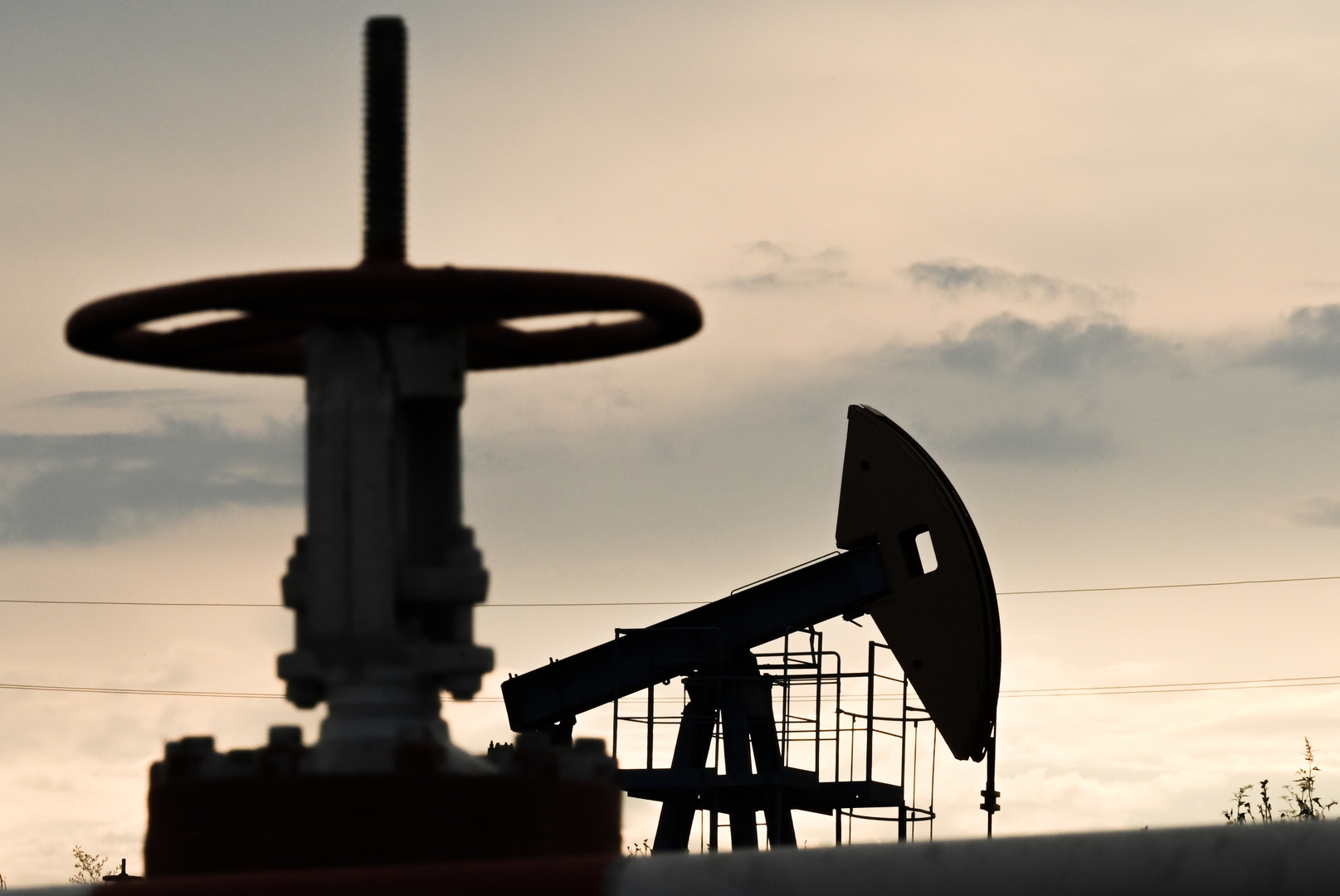 قفزة كبيرة في أسعار النفط الخام وبرنت يسجل ارتفاعا ملحوظا