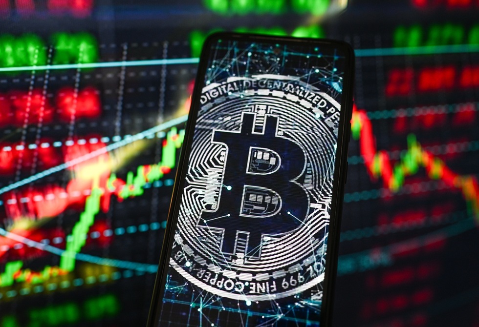 تراجع البيتكوين وسط مخاوف جيوسياسية وتذبذب الأسواق