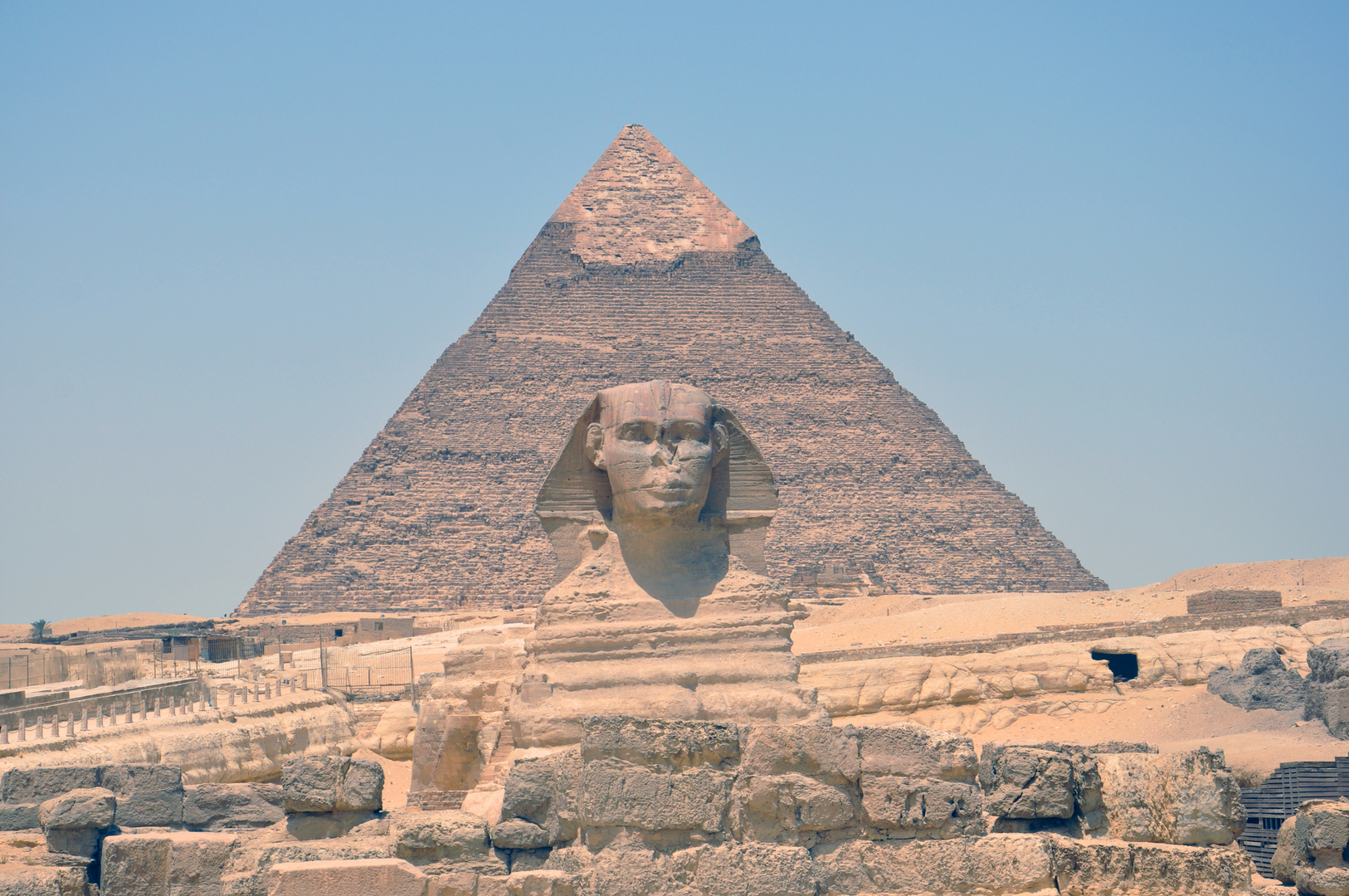 اكتشاف محتمل لتمثال ابو الهول الثاني تحت رمال الجيزة يثير التساؤلات