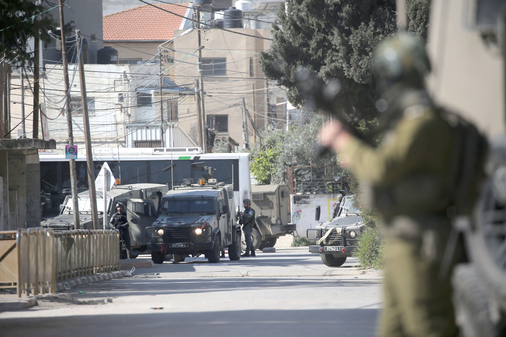 الجيش الاسرائيلي يعتقل شابا وطفلا في ريف القنيطرة السوري