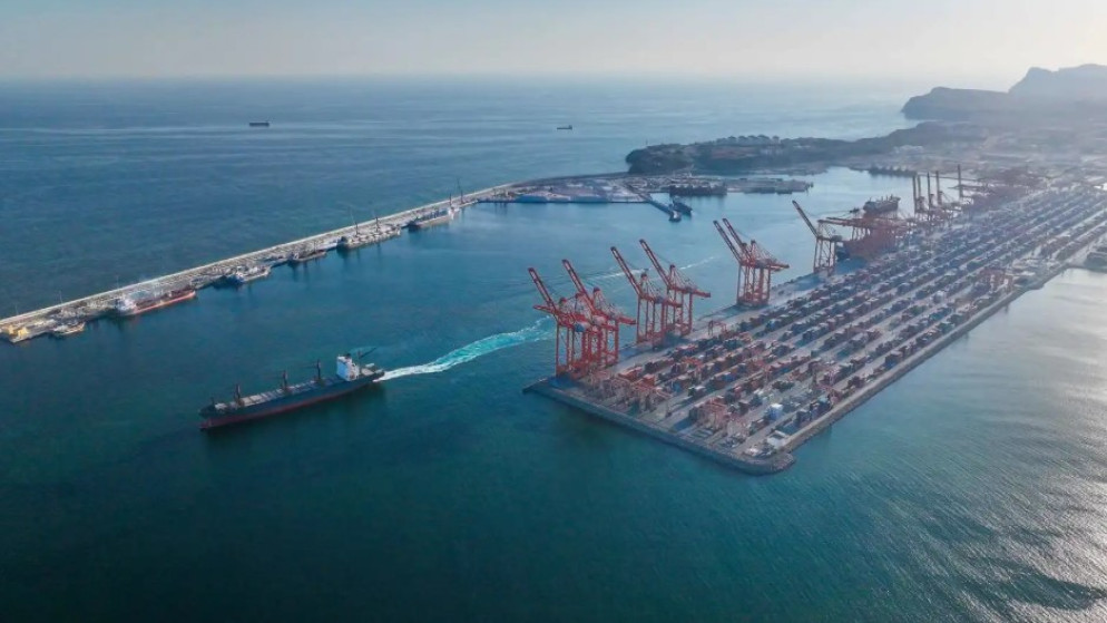 إيران تستهدف سفينة أمريكية قرب ميناء صلالة العماني