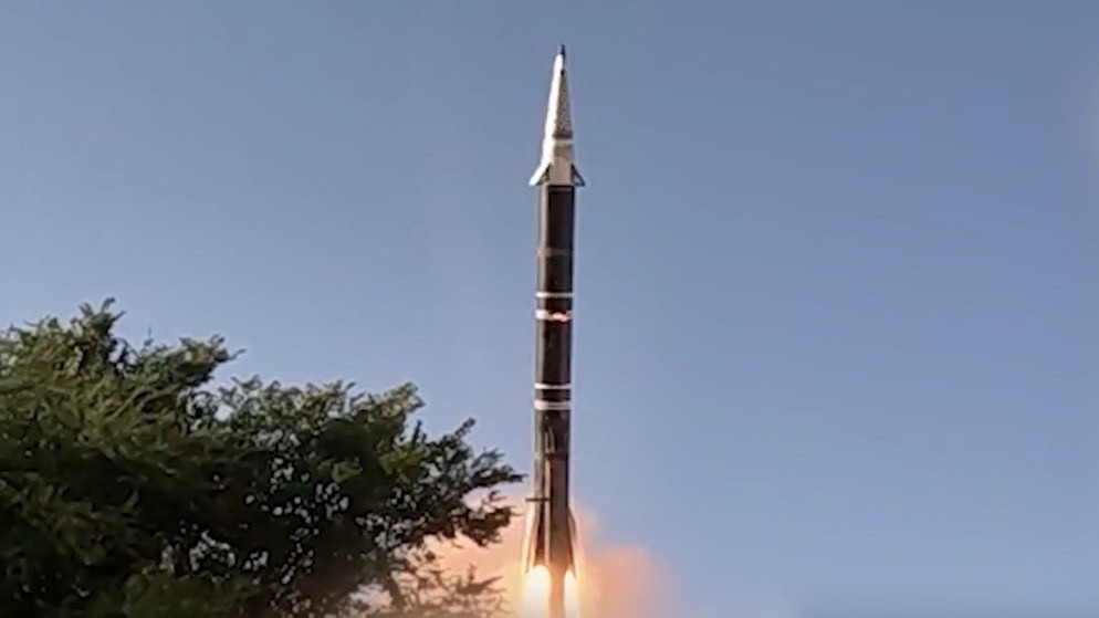 الحوثيون يعلنون هجوما صاروخيا ثانيا على إسرائيل