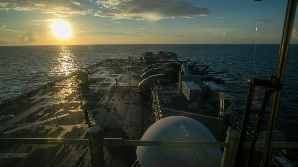 وصول سفينة هجومية برمائية امريكية إلى الشرق الاوسط وسط ترقب إقليمي