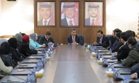الخصاونة يلتقي عددا من طلبة العلوم السياسية في الجامعة الأردنية 