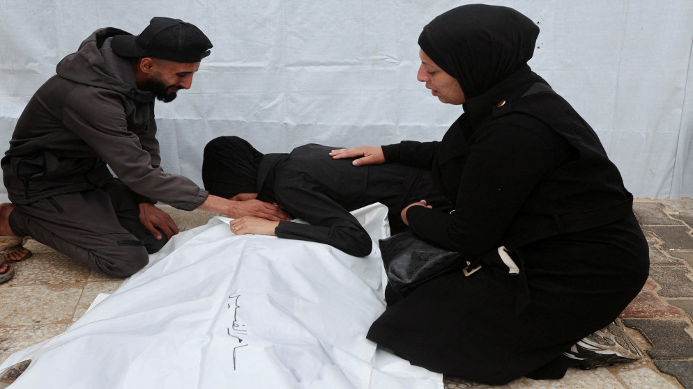 استشهاد واصابة فلسطينيين في قصف اسرائيلي على حي الزيتون بغزة