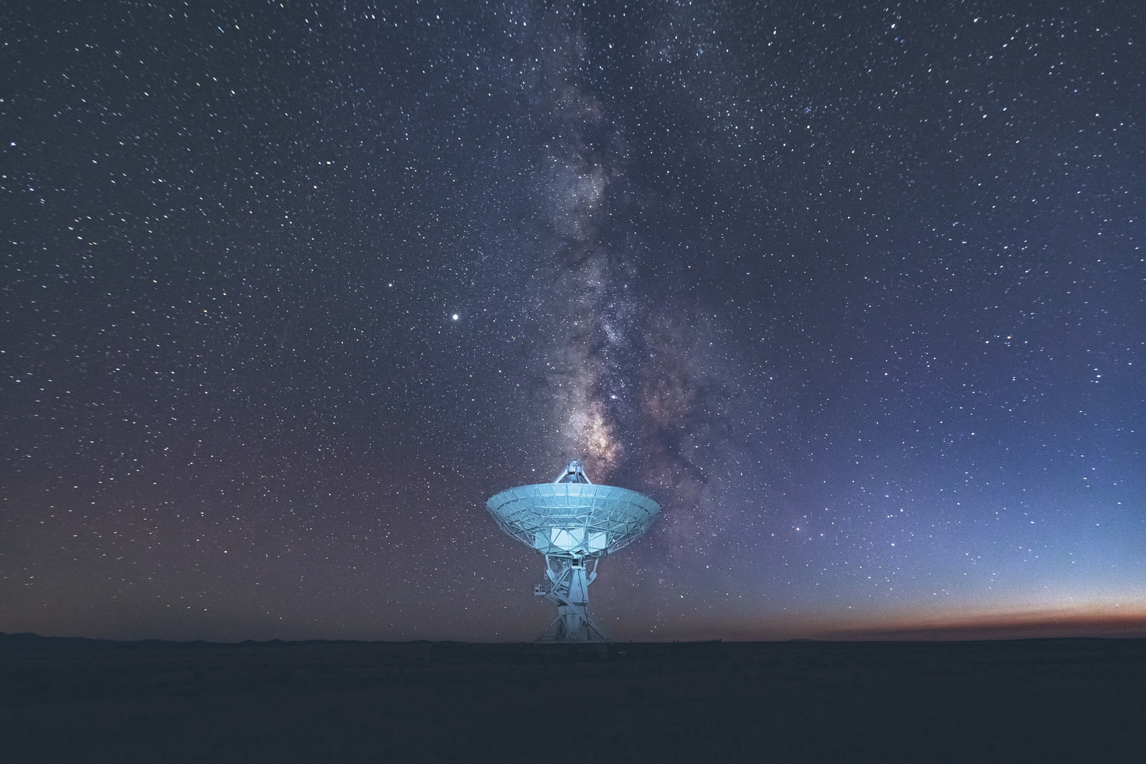 عالم ناسا السابق يؤيد نظرية ذكاء غير بشري في سماء الارض