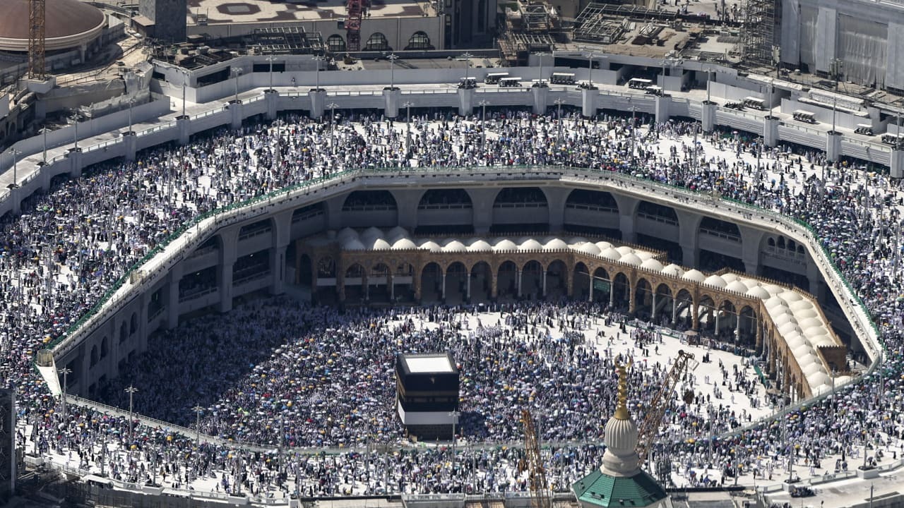 السعودية تسجل قفزة هائلة في اعداد المعتمرين وتستقبل 18 مليون زائر