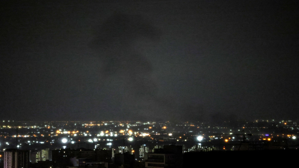 انفجارات تهز طهران وانقطاع الكهرباء وإيران تطلق صواريخ على إسرائيل