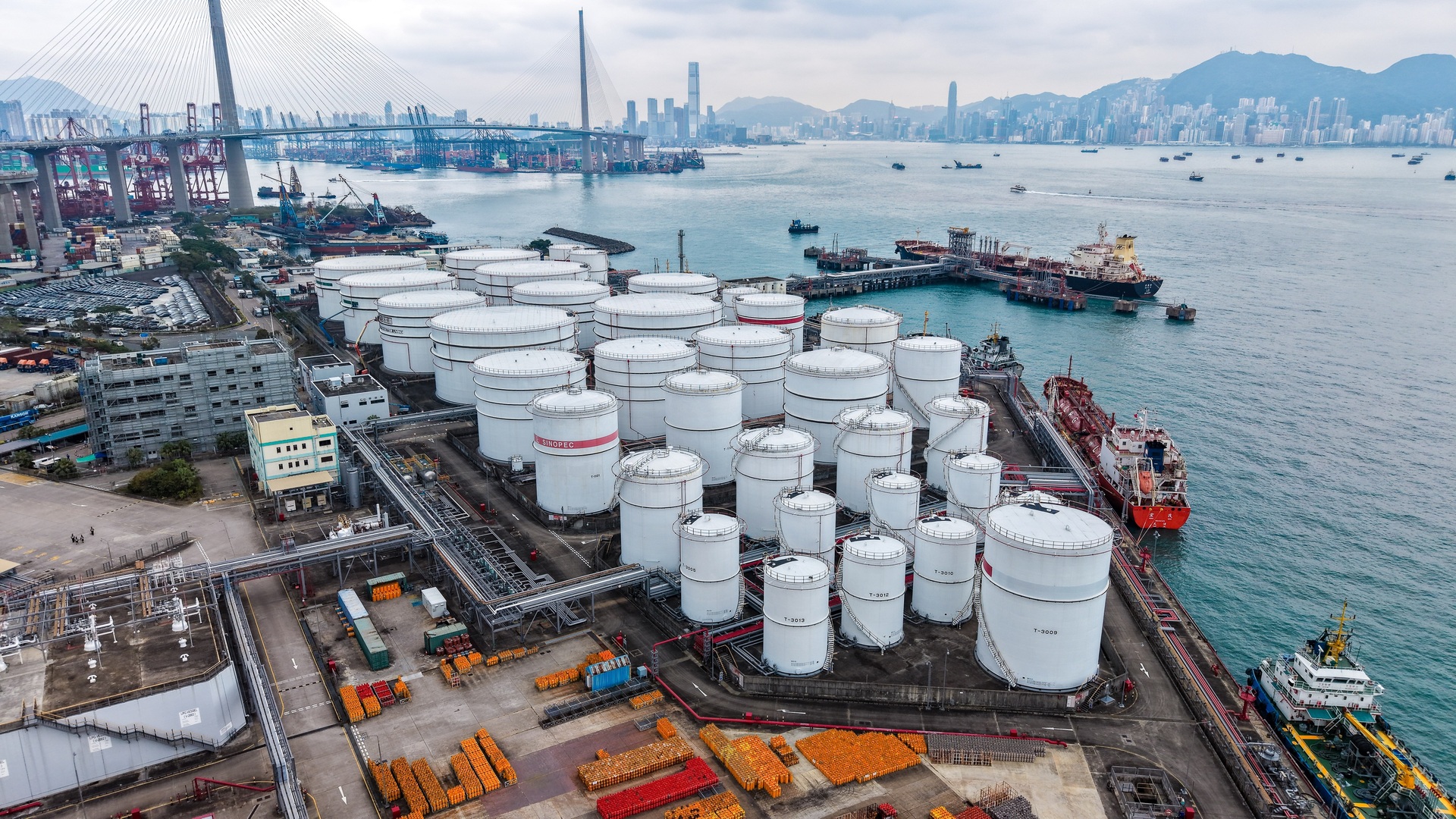 نفط برنت يسجل قفزة تاريخية في المكاسب الشهرية