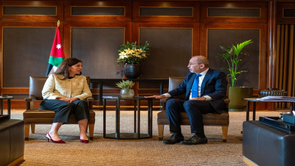 الصفدي يبحث مع وفد فرنسي تداعيات التصعيد بالمنطقة