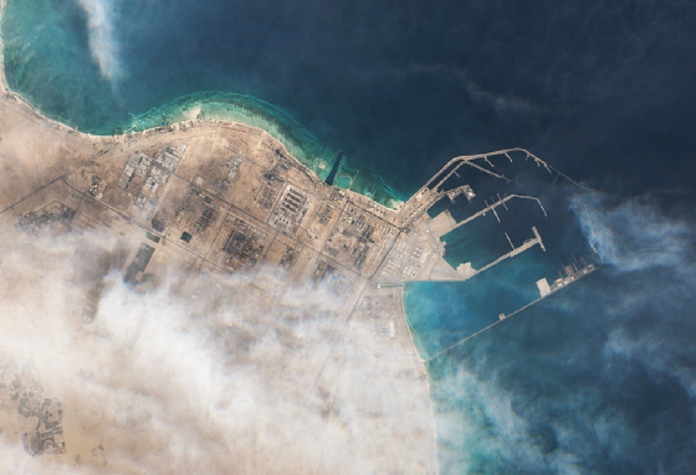 قطر: إصابة ناقلة نفط بصاروخ قادم من إيران في الخليج