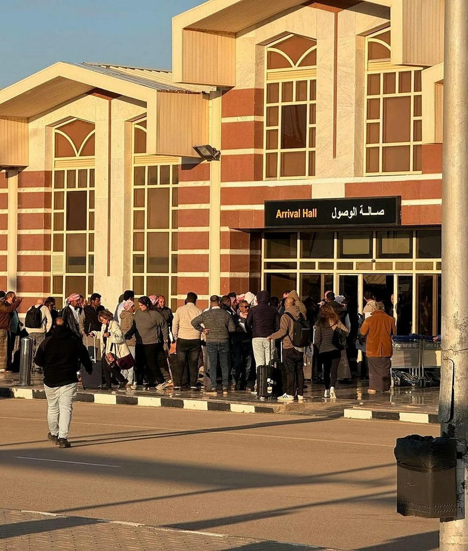 إقبال كثيف: إسرائيليون يغادرون عبر مصر وسط ارتفاع الأسعار