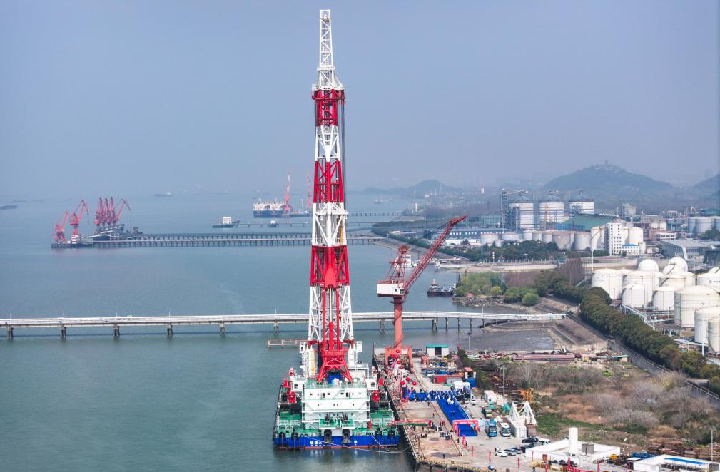 الصين تدشن أكبر سفينة لغرس الركائز عالميا