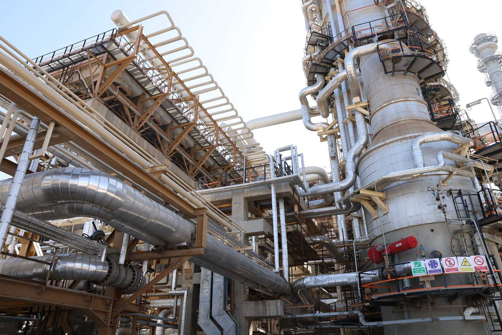 العراق يعزز اقتصاده بتصدير النفط الى سوريا عبر منفذ التنف