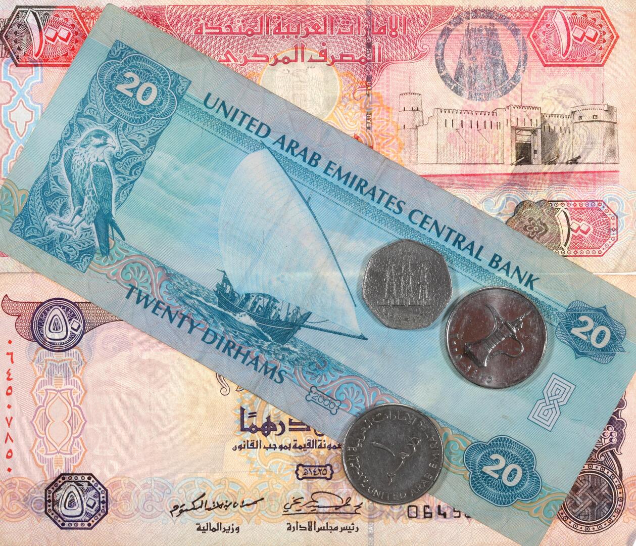 تباطؤ نمو القطاع الخاص غير النفطي في الامارات الى ادنى مستوى