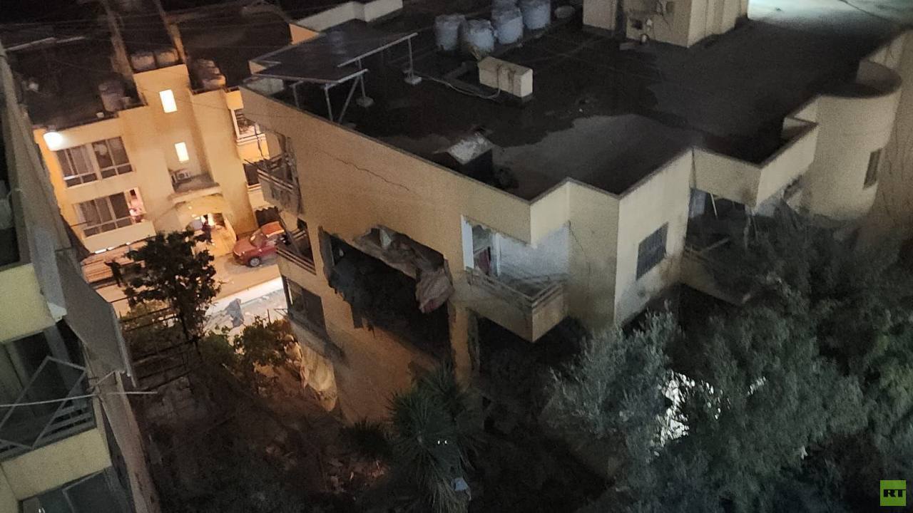 غارة إسرائيلية تستهدف بيروت وإصابات في تلال عين سعادة