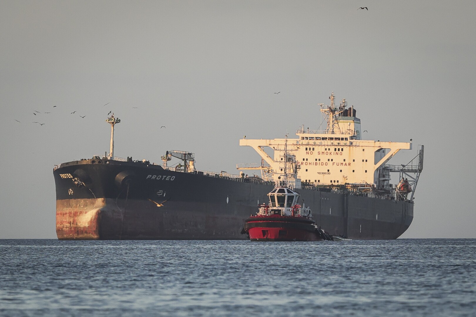 العراق يحصل على إعفاء لإرسال شحنات النفط عبر مضيق هرمز