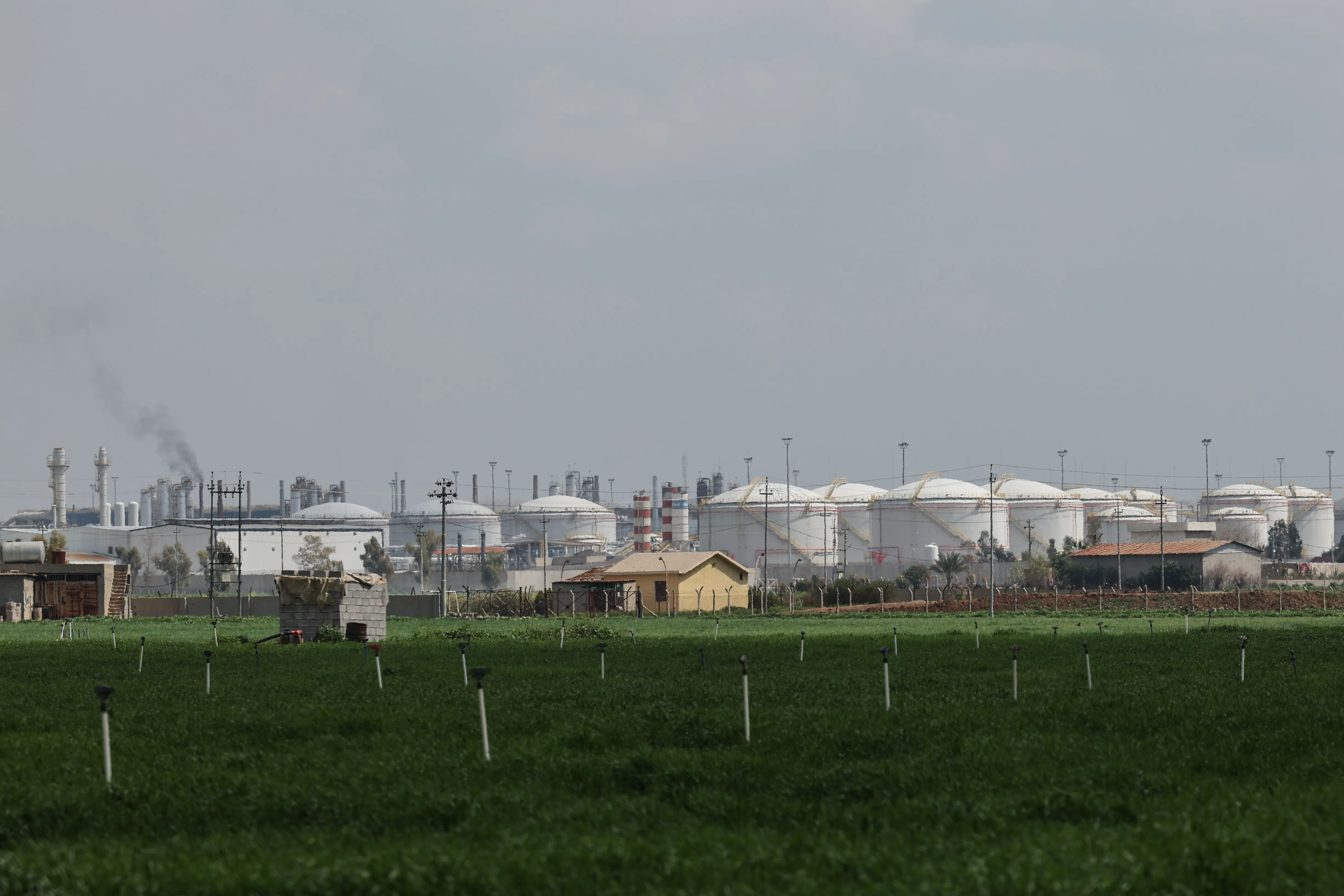 العراق يسعى لتسريع صادرات النفط بعد استثناء هرمز