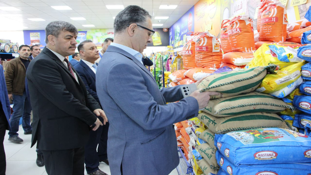 وزير الصناعة يؤكد وفرة السلع ورقابة مستمرة على الأسعار