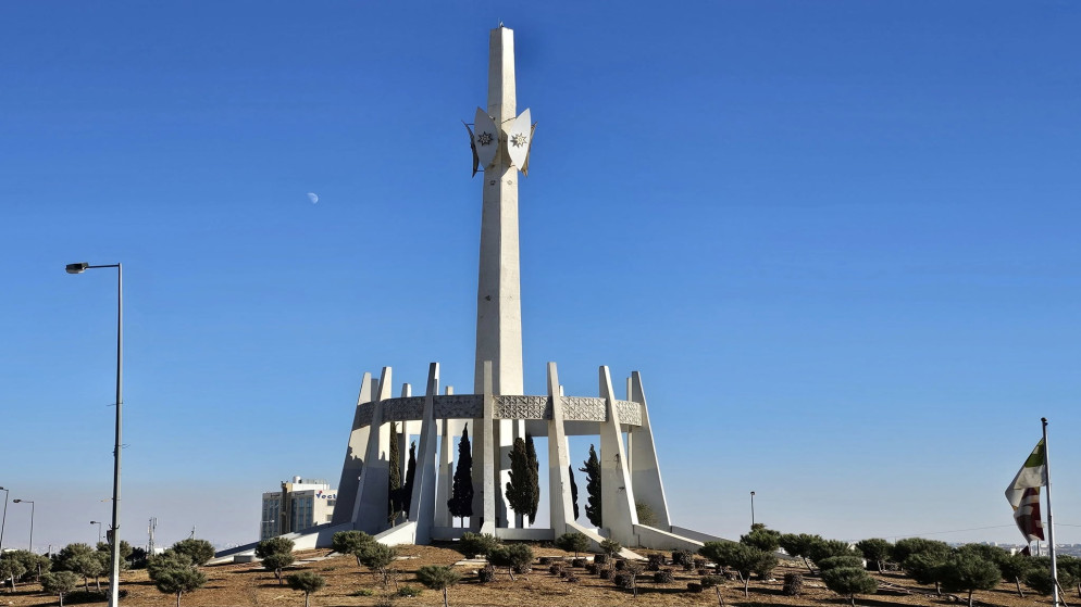 أمانة عمان تزيل دوار التطبيقية وتحوله إلى إشارات ضوئية