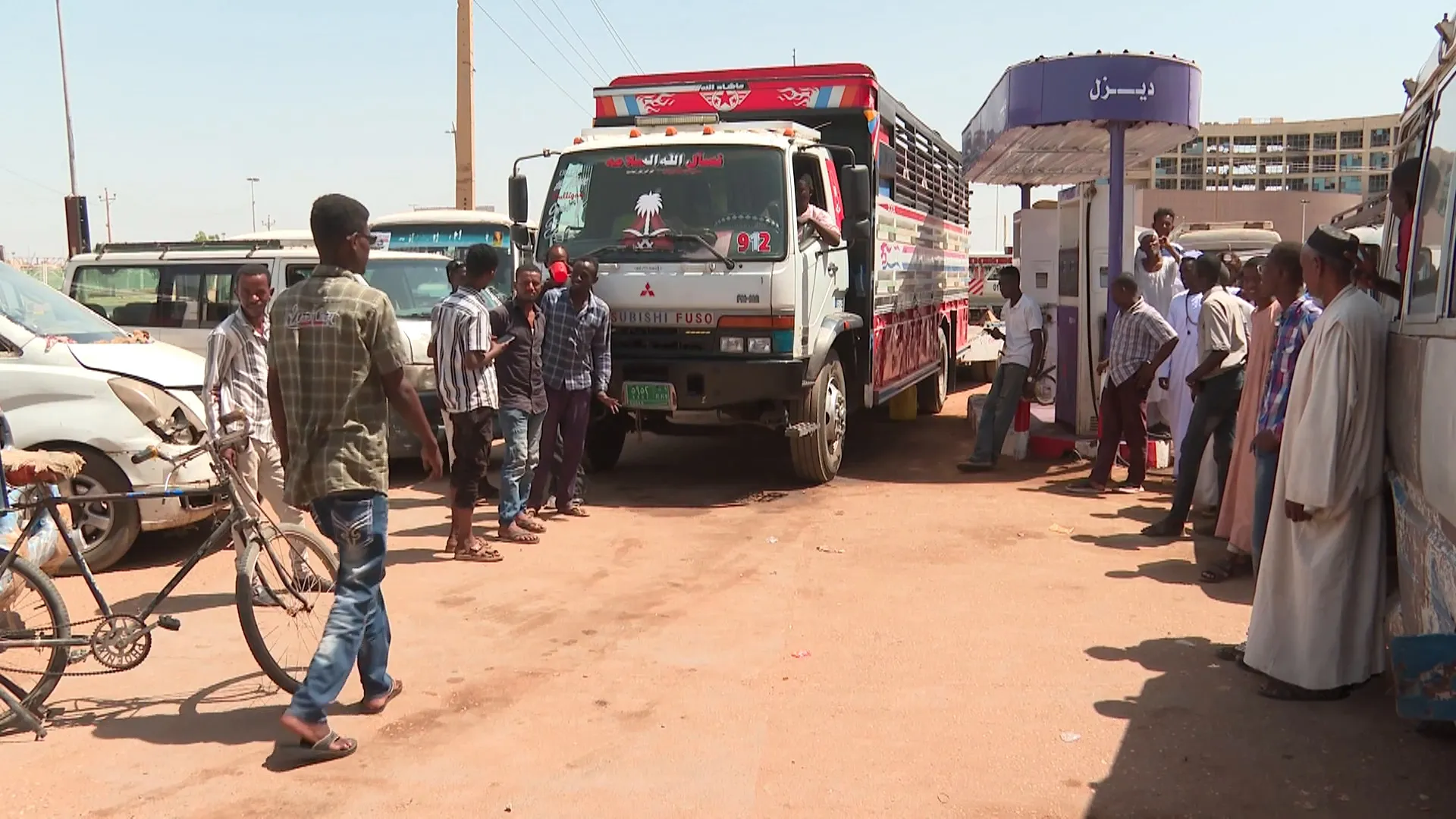 ازمة وقود تخنق السودان وارتفاع اسعار يفاقم معاناة المواطنين