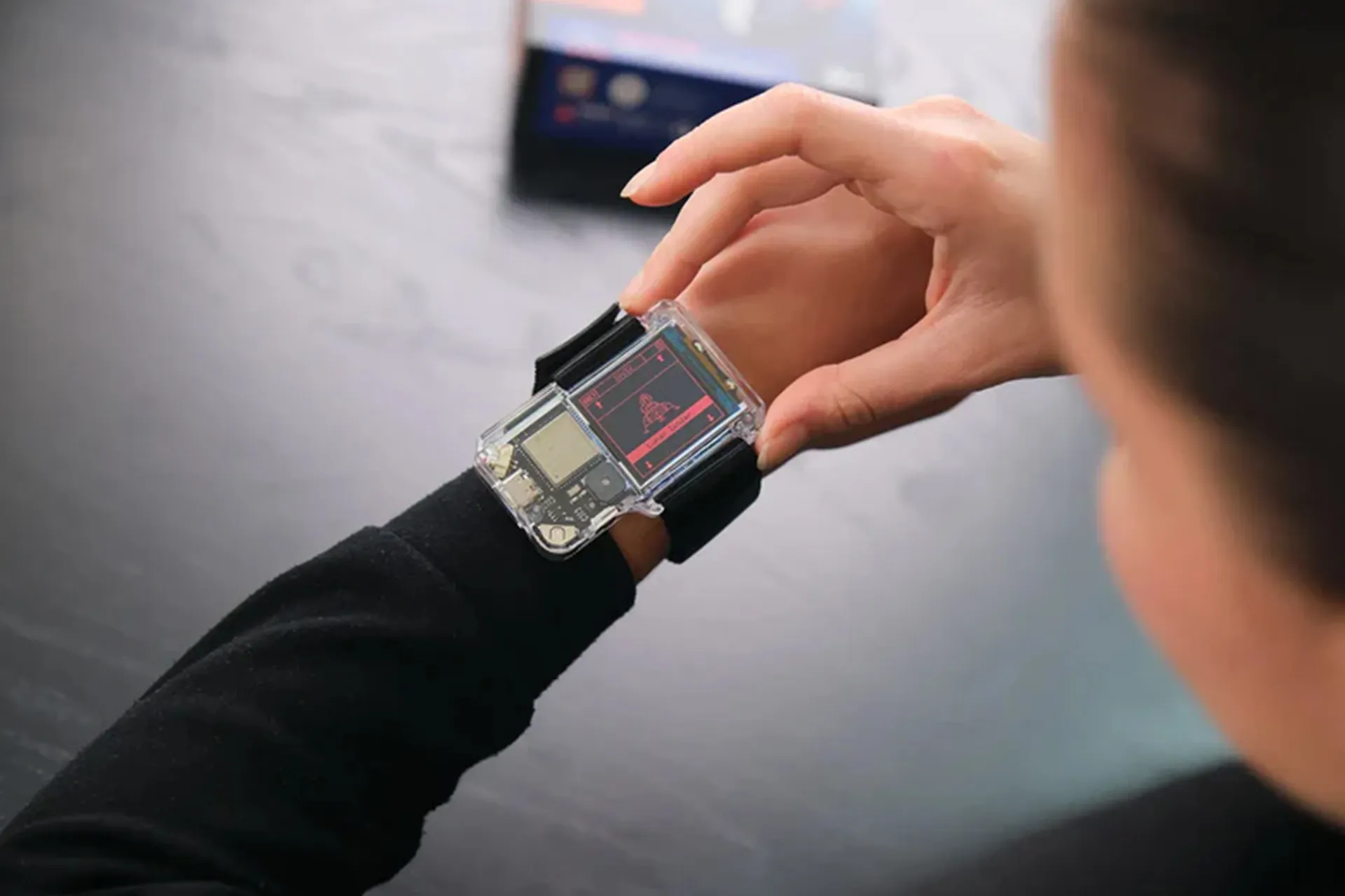 ساعة ناسا ارتميس 2.0.. تقنية تعليمية متطورة من المعصم الى الفضاء