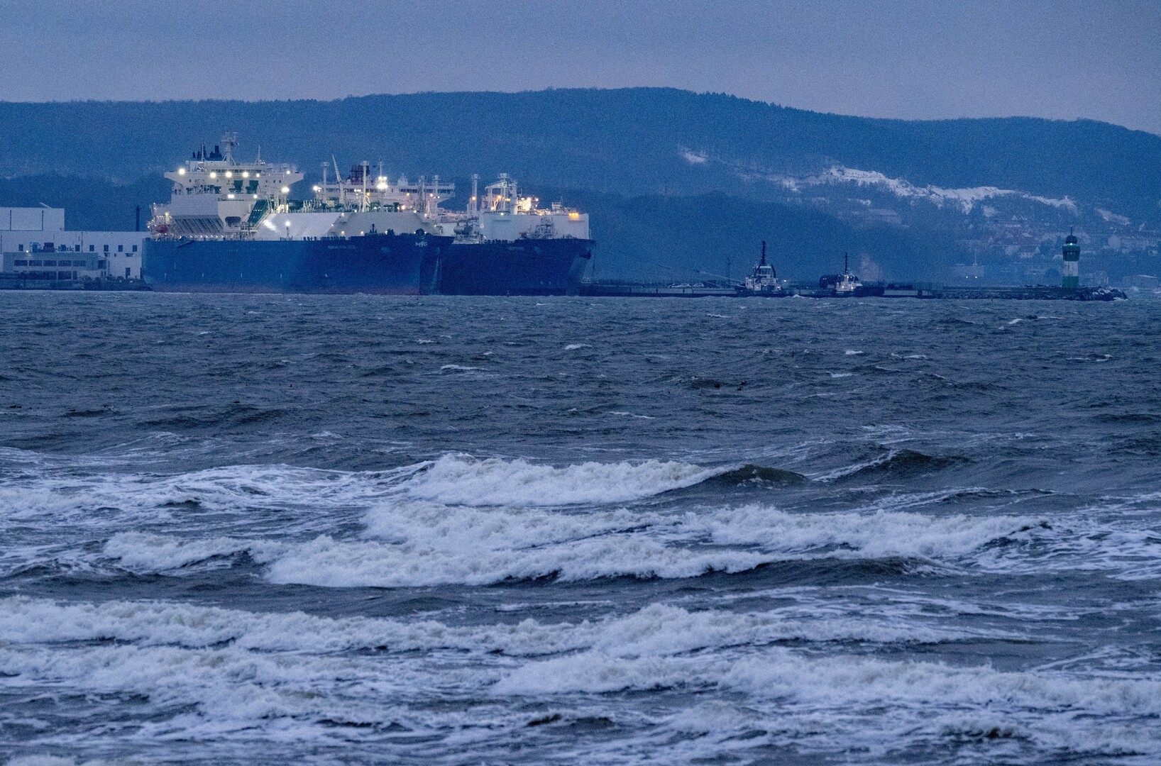 وكالة الطاقة تحذر من نقص حاد في إمدادات النفط والغاز