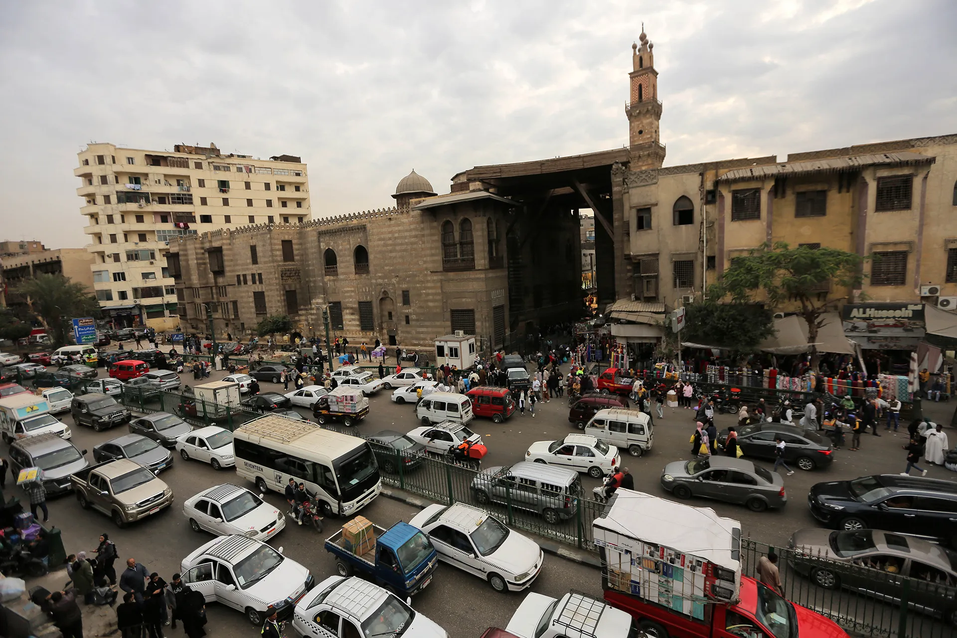 صدمة بسوق السيارات في مصر: عودة الأوفر برايس تخنق حلم الشراء